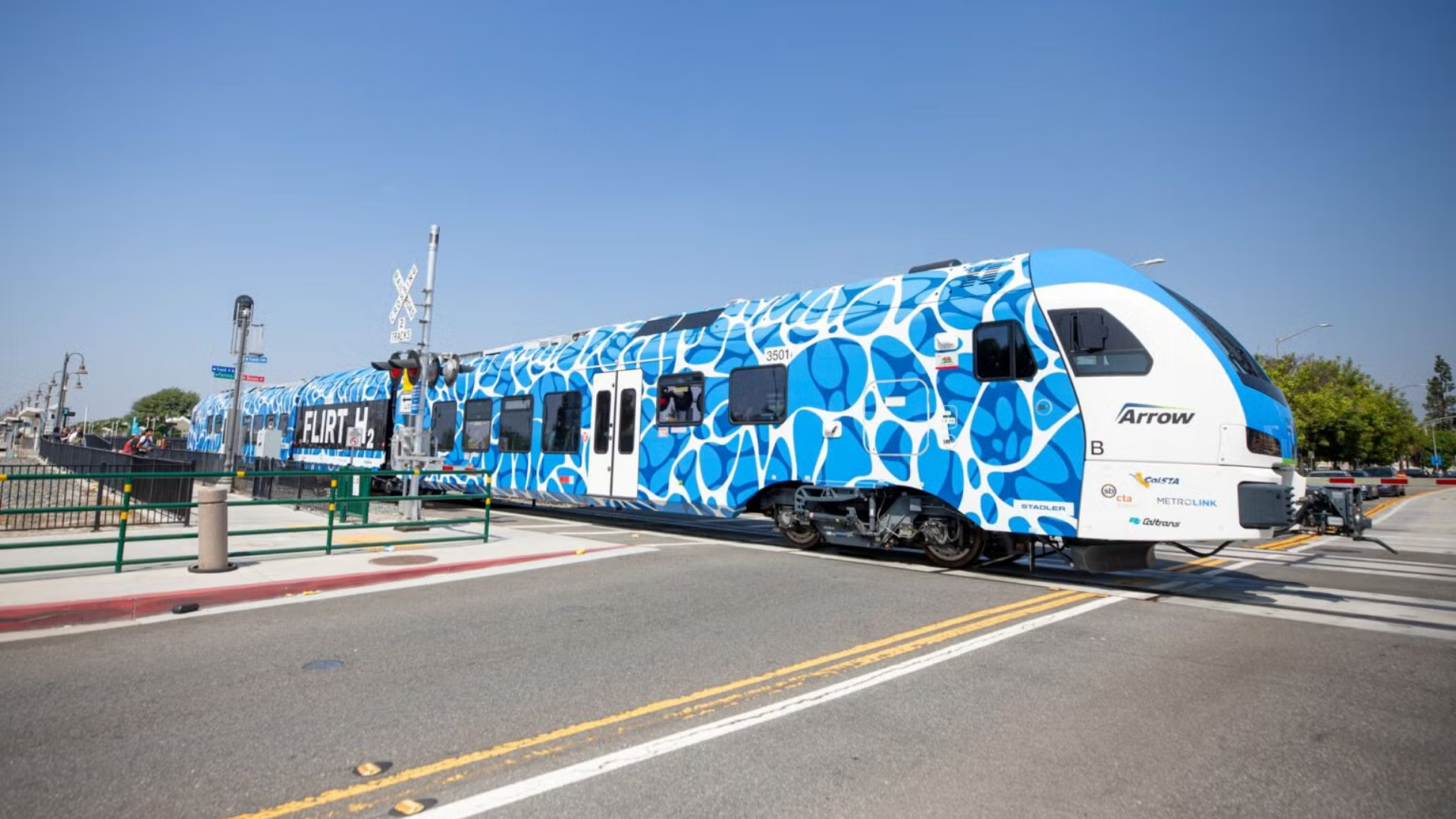 Ballard-powered ZEMU train earns APTA rail innovation recognition